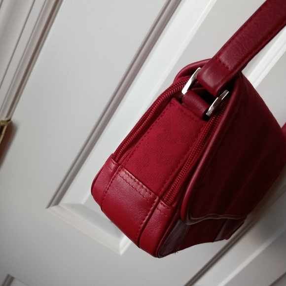 Talbots red shoulder/crossbody three compartment with exterior zipper wallet p - Picture 9 of 10